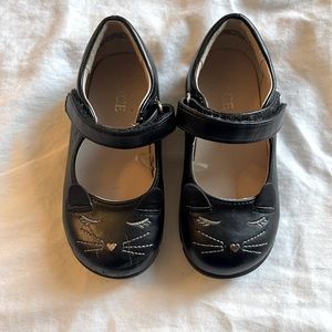 Little girls kitty dress shoes